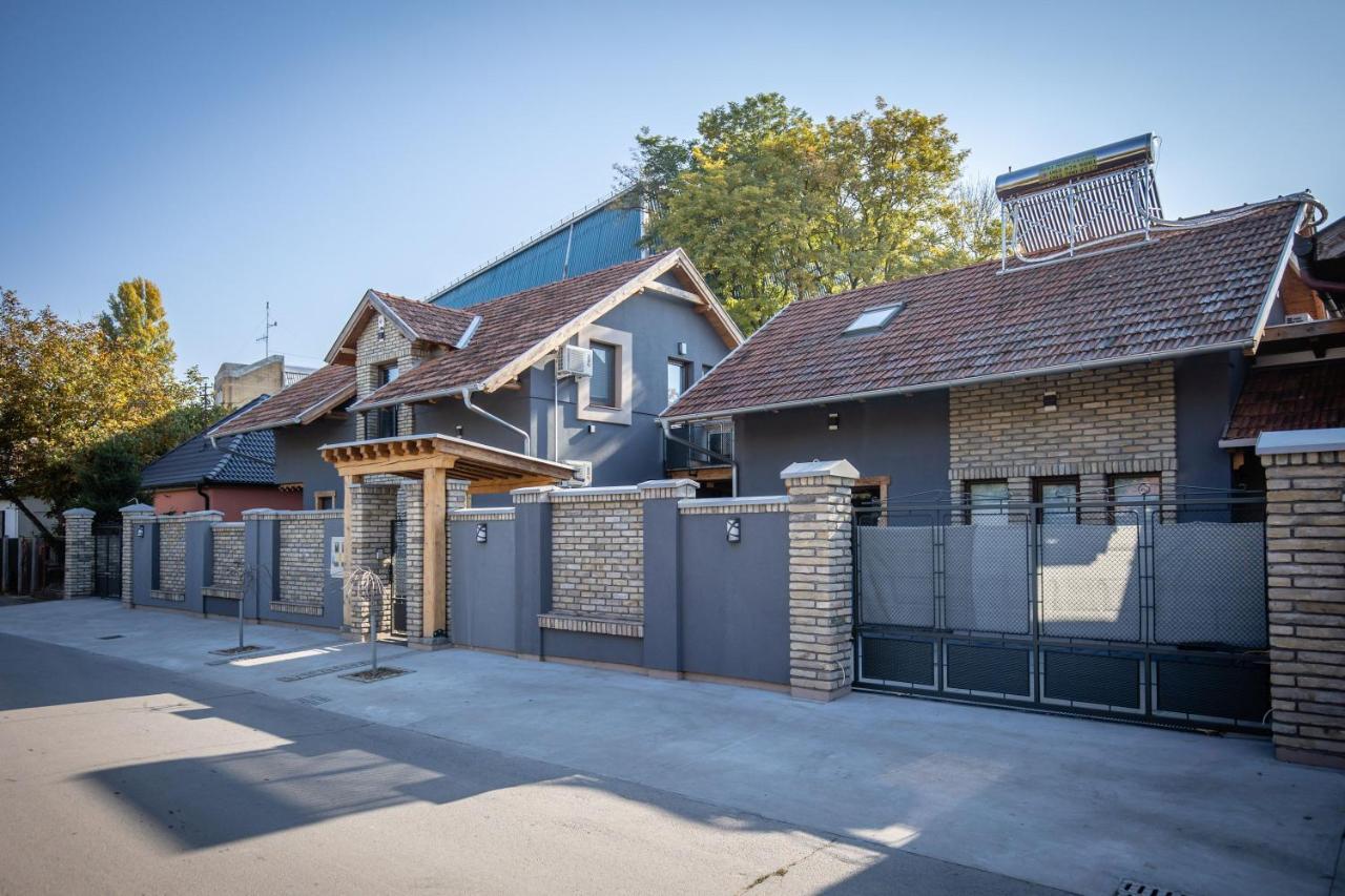Gray Brick Subotica Exterior foto