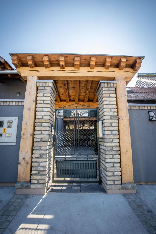 Gray Brick Subotica Exterior foto
