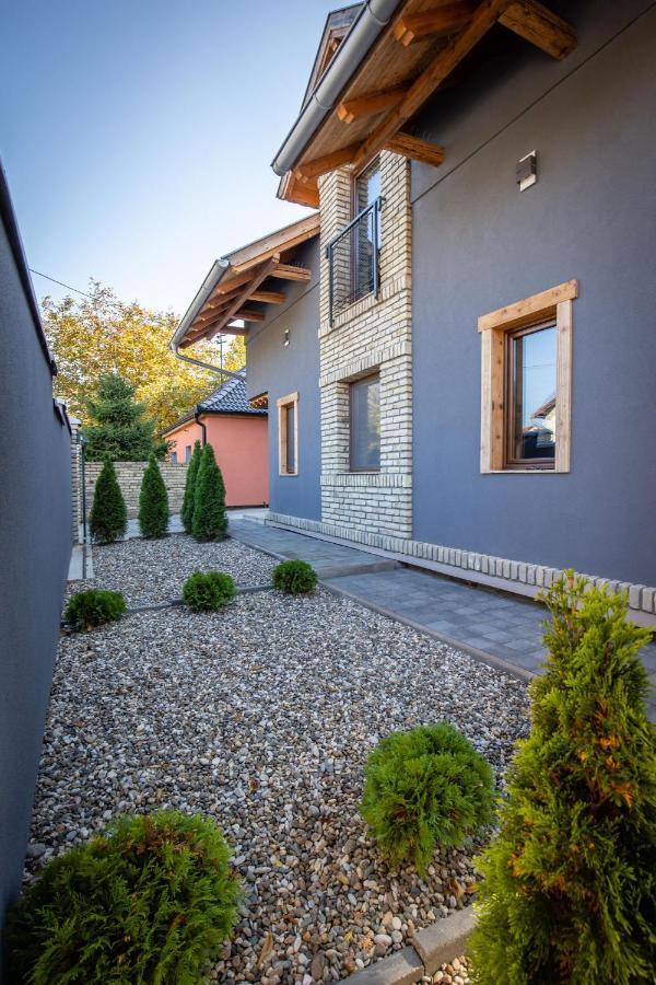 Gray Brick Subotica Exterior foto